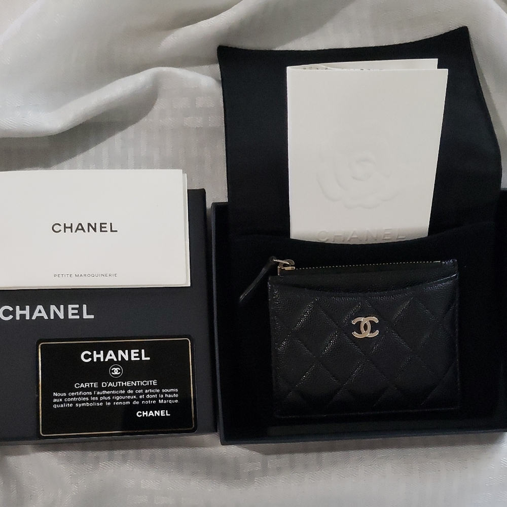 AUTHENTIC CHANEL caviar card holder